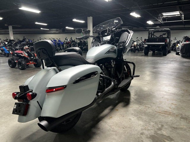 2025 Indian Challenger Dark Horse Frost Silver Smoke Base