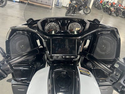 2025 Indian Pursuit Dark Horse w/PowerBand Audio Ghost White Base
