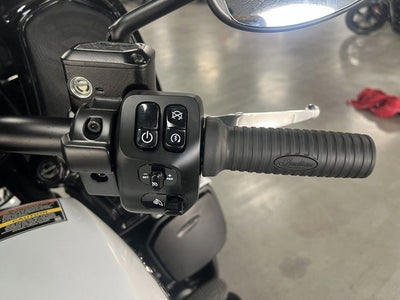 2025 Indian Pursuit Dark Horse w/PowerBand Audio Ghost White Base