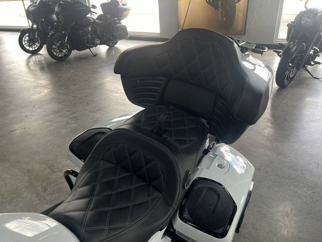 2025 Indian Pursuit Dark Horse w/PowerBand Audio Ghost White Base
