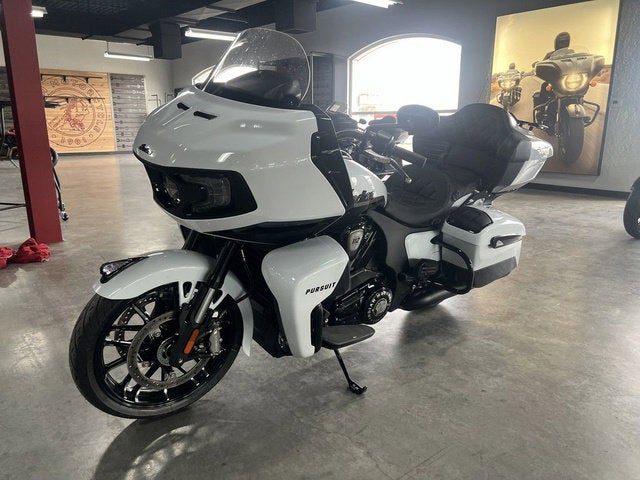 2025 Indian Pursuit Dark Horse w/PowerBand Audio Ghost White Base