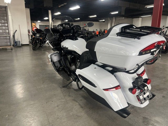 2025 Indian Pursuit Dark Horse w/PowerBand Audio Ghost White Base