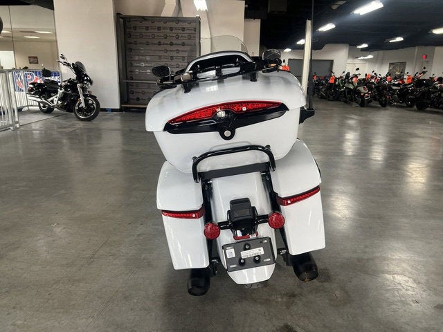2025 Indian Pursuit Dark Horse w/PowerBand Audio Ghost White Base