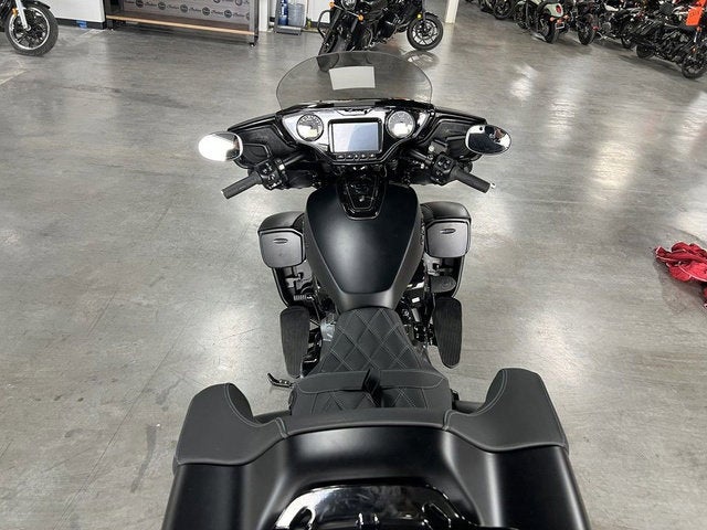 2025 Indian Roadmaster Dark Horse w/Powerband Audio Black Sm Base