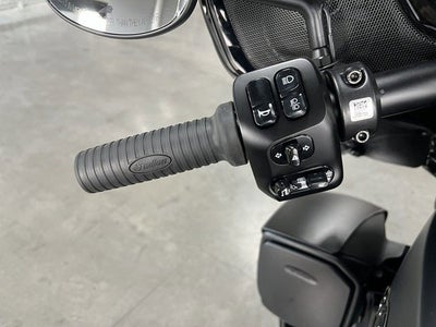 2025 Indian Roadmaster Dark Horse w/Powerband Audio Black Sm Base