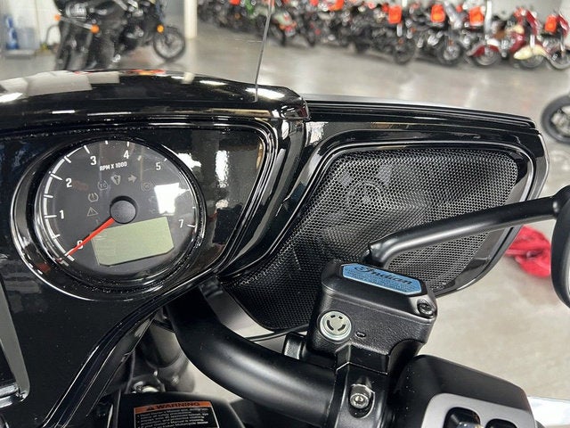 2025 Indian Roadmaster Dark Horse w/Powerband Audio Black Sm Base