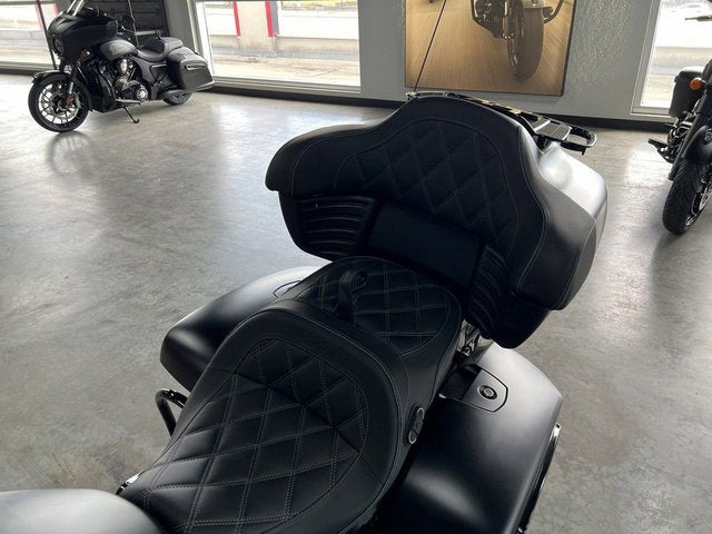 2025 Indian Roadmaster Dark Horse w/Powerband Audio Black Sm Base