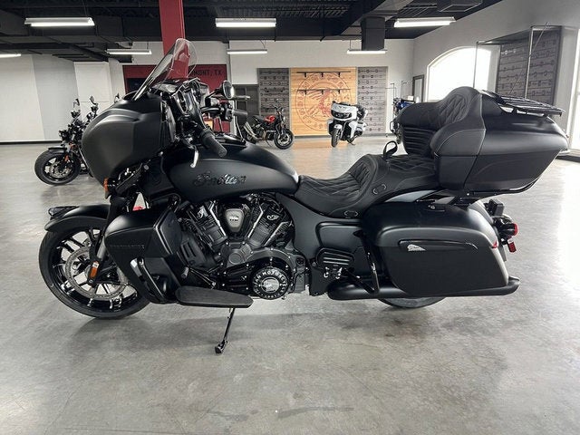 2025 Indian Roadmaster Dark Horse w/Powerband Audio Black Sm Base