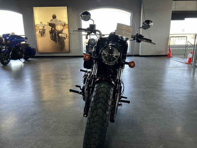 2025 Indian Super Scout Maroon Metallic With Graphics Base