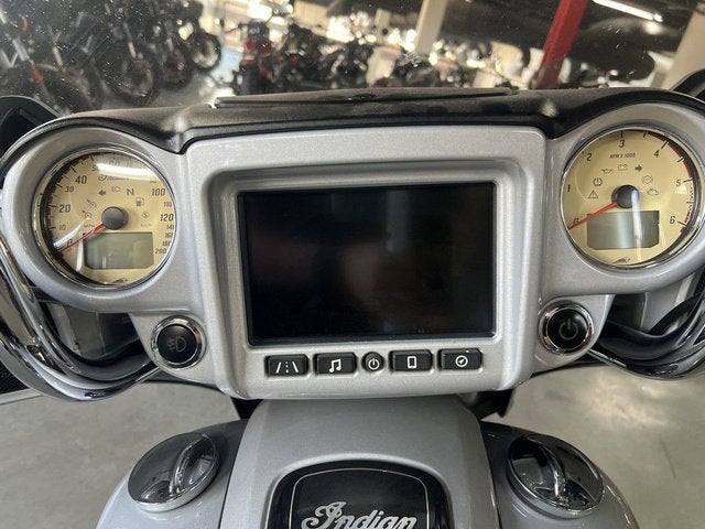 2017 Indian Chieftain Star Silver Over Thunder Black