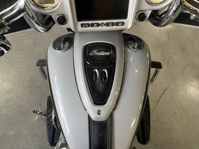 2017 Indian Chieftain Star Silver Over Thunder Black