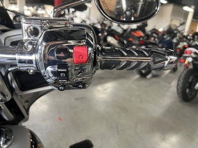 2017 Indian Chieftain Star Silver Over Thunder Black