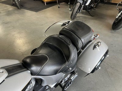 2017 Indian Chieftain Star Silver Over Thunder Black