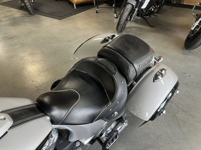 2017 Indian Chieftain Star Silver Over Thunder Black