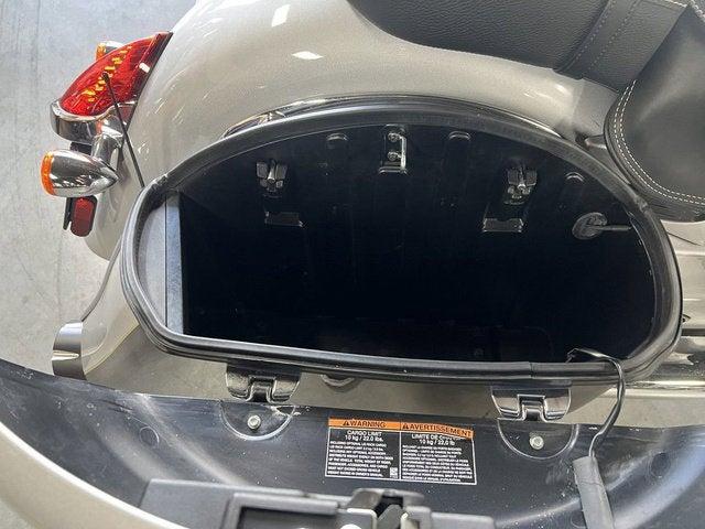 2017 Indian Chieftain Star Silver Over Thunder Black