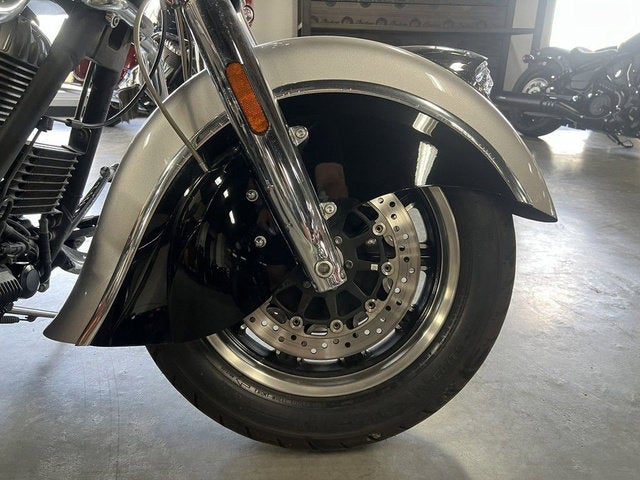 2017 Indian Chieftain Star Silver Over Thunder Black