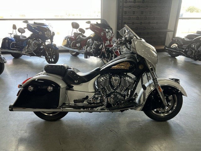 2017 Indian Chieftain Star Silver Over Thunder Black