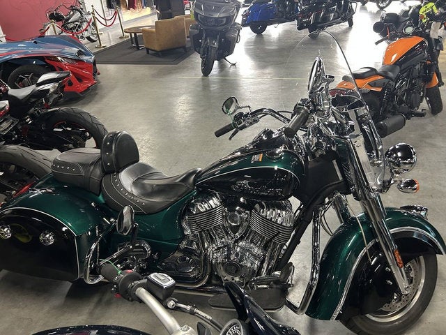 2019 Indian Springfield Metallic Jade Thunder Black