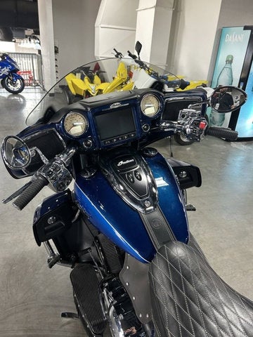 2017 Indian Roadmaster Icon Blue Sapphire & Brilliant Blue