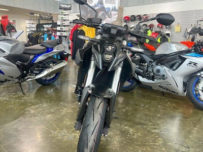 2025 Suzuki GSX-8S Base