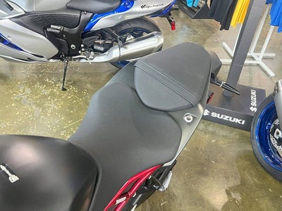 2025 Suzuki GSX-8S Base