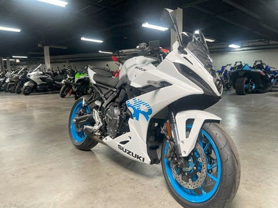2026 Suzuki GSX-8R Base