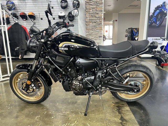 2026 Yamaha XSR700 Base