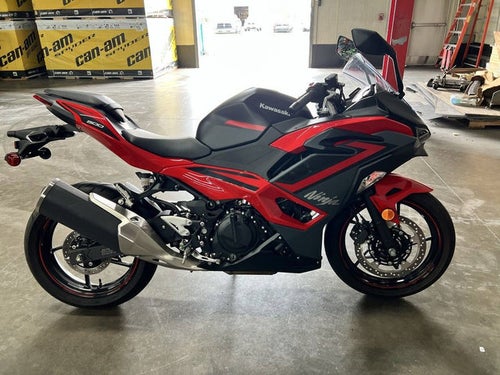 2025 Kawasaki Ninja 500 ABS Passion Red/Metallic Flat Spark Black Base