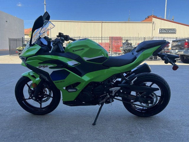 2026 Kawasaki Ninja 500 SE ABS Base
