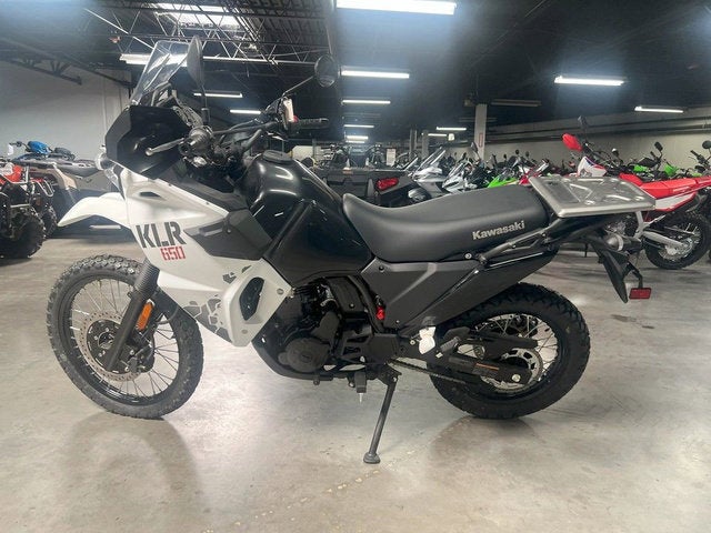 2025 Kawasaki KLR 650 Pearl Crystal White/Metallic Carbon Gray Metallic Matte Old School Green
