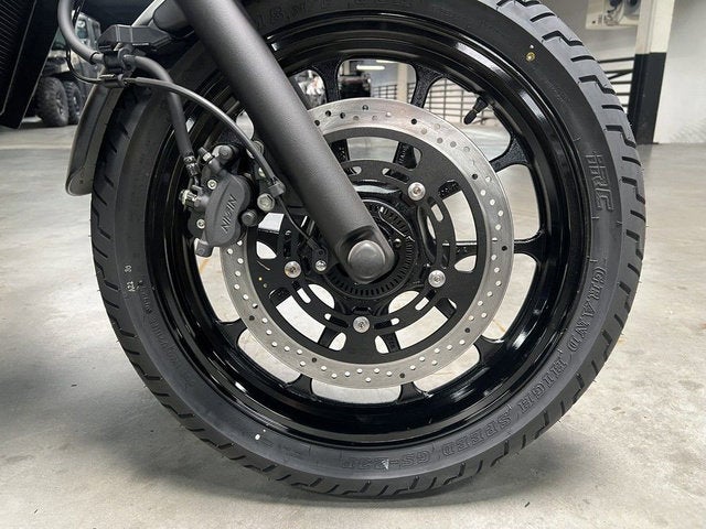 2025 Kawasaki Z900 ABS Metallic Spark Black/Metallic Carbon Gray Base