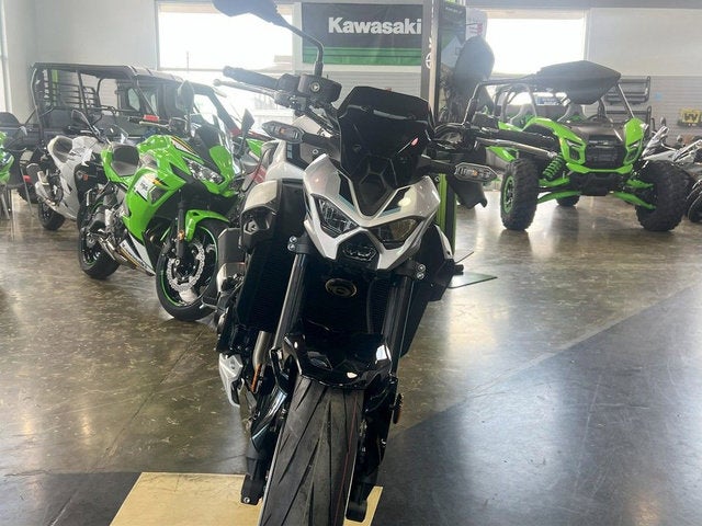 2025 Kawasaki Z900 ABS Galaxy Silver/Metallic Spark Black Base