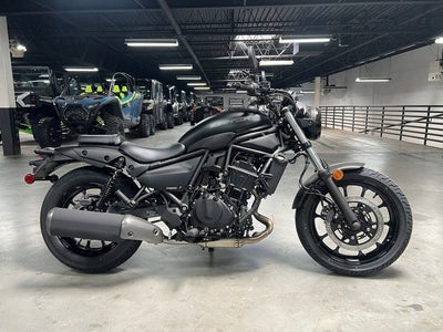 2025 Kawasaki Z900 ABS Metallic Spark Black/Metallic Carbon Gray Base