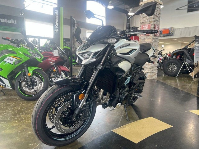 2025 Kawasaki Z900 ABS Galaxy Silver/Metallic Spark Black Base