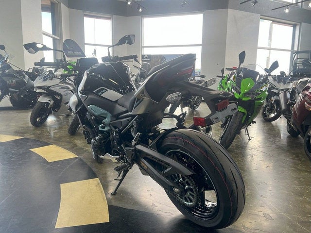 2025 Kawasaki Z900 ABS Galaxy Silver/Metallic Spark Black Base