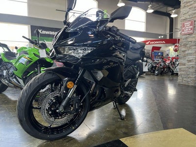 2025 Kawasaki NINJA ZX -4R ABS Base