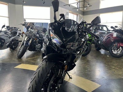 2025 Kawasaki NINJA ZX -4R ABS Base
