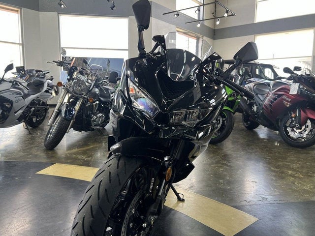 2025 Kawasaki NINJA ZX -4R ABS Base