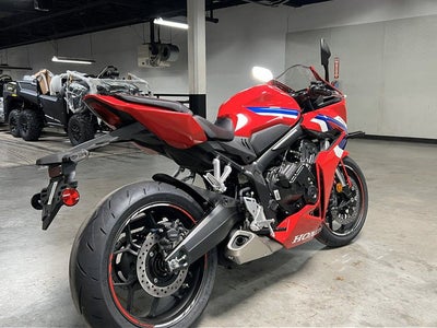 2025 Honda CBR650R E-Clutch