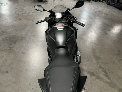 2026 Honda CBR650R E-Clutch Base