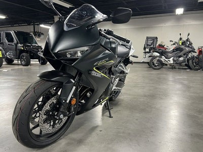 2026 Honda CBR650R E-Clutch Base