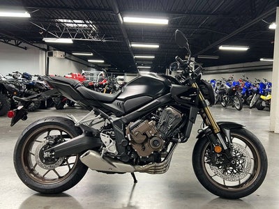 2026 Honda CB650R E-Clutch Base