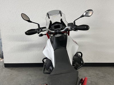 2020 MOTO GUZZI V85 TT E4 Base
