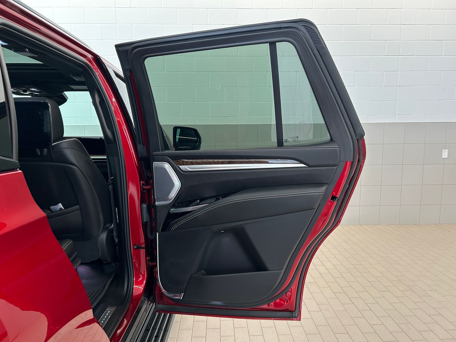 2025 Cadillac Escalade Sport Platinum