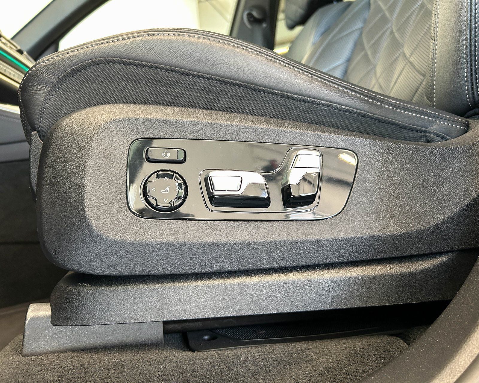 2023 BMW X5 M50i
