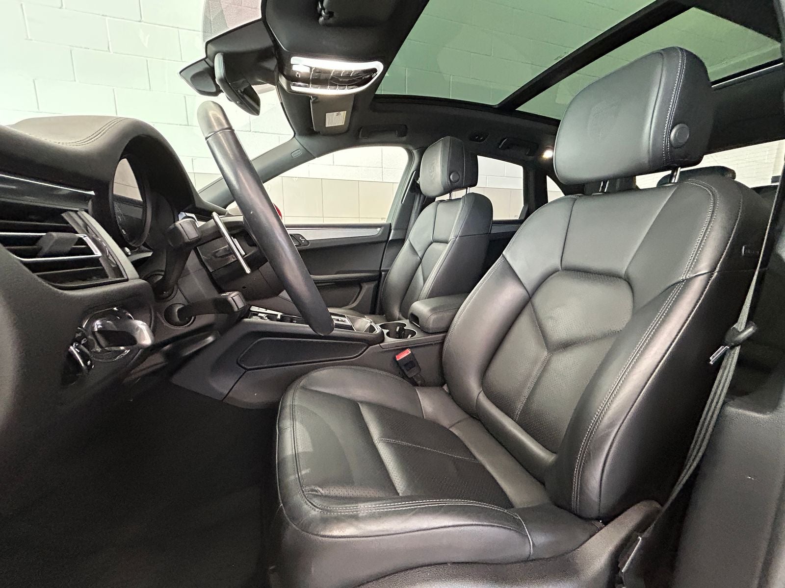 2022 Porsche Macan AWD