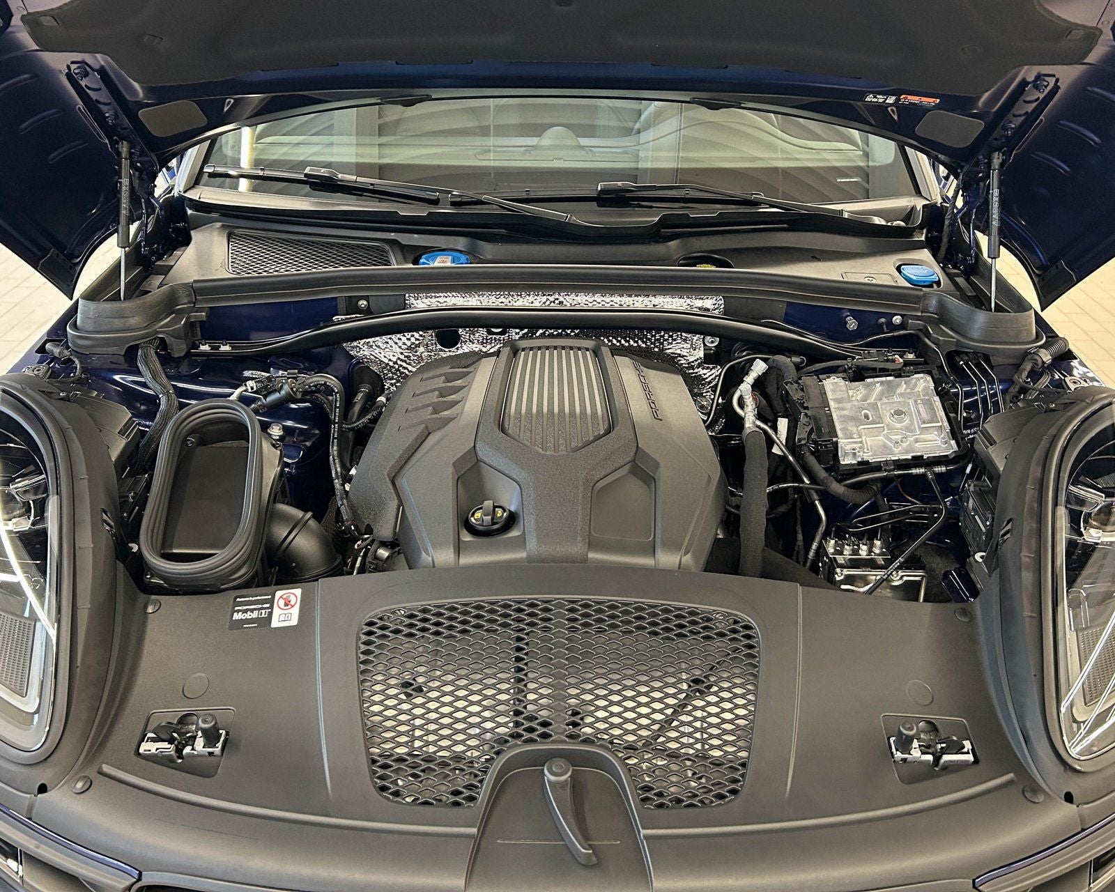 2026 Porsche Macan AWD
