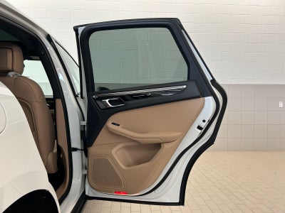 2026 Porsche Macan AWD