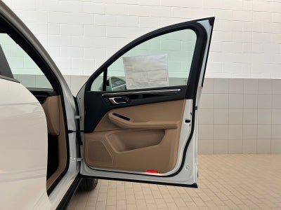 2026 Porsche Macan AWD