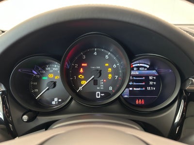 2026 Porsche Macan AWD